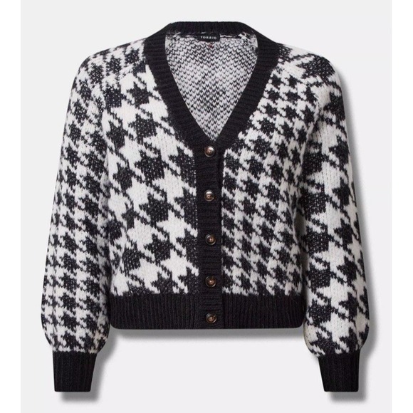 torrid Sweaters - Torrid Black White‎ Houndstooth Cardigan V-Neck Button Front Crop Sweater Size 2